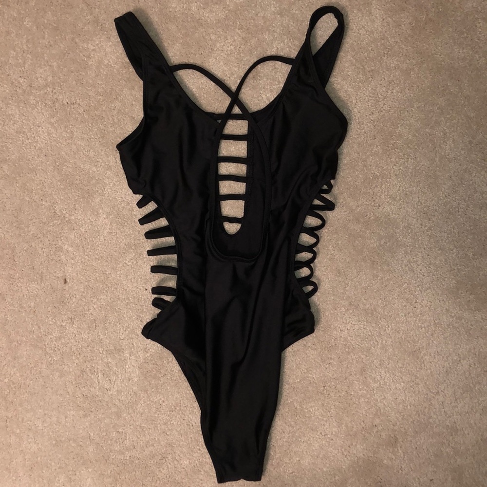 BLACK ONE-PIECE BATHING SUIT SIZE S